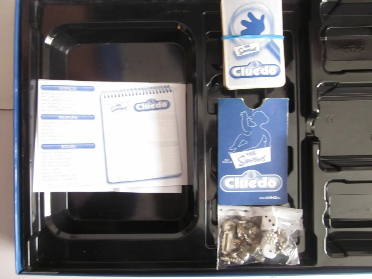 The Simpsons Cluedo Board Game 2001 - Image 2