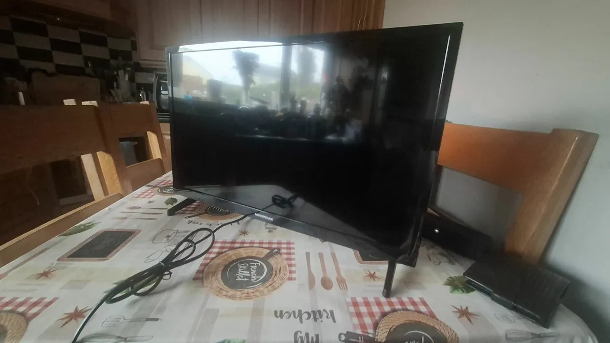 24 inch Smart tv - Image 1