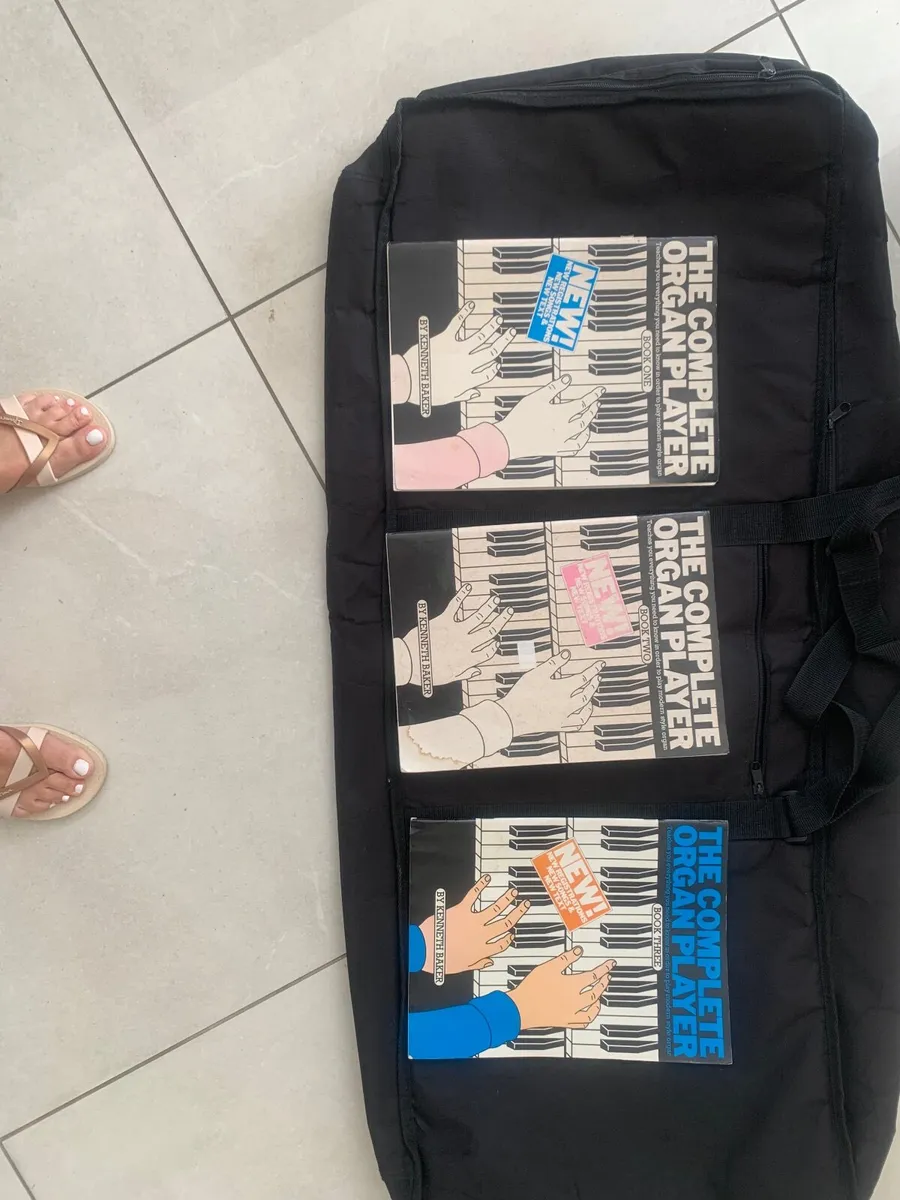 Yamaha keyboard - Image 4