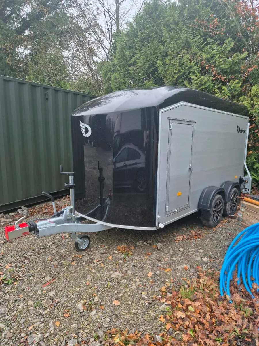 Debon C700 box van - Image 1