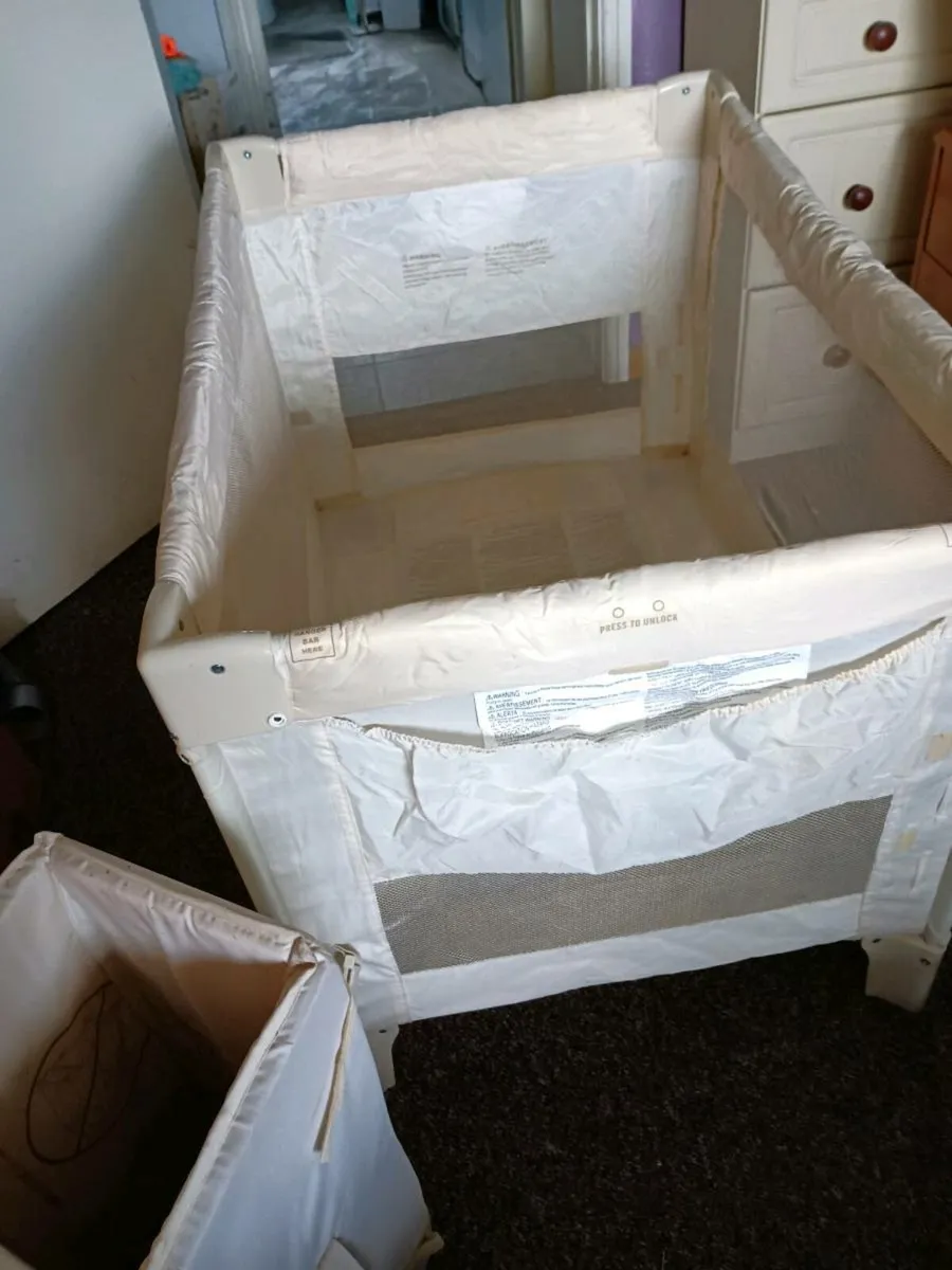 Travel cot - Image 3