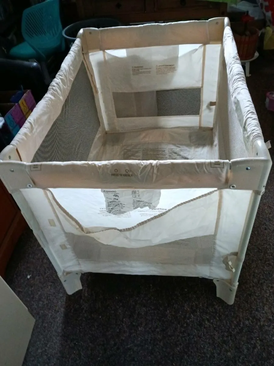 Travel cot - Image 1