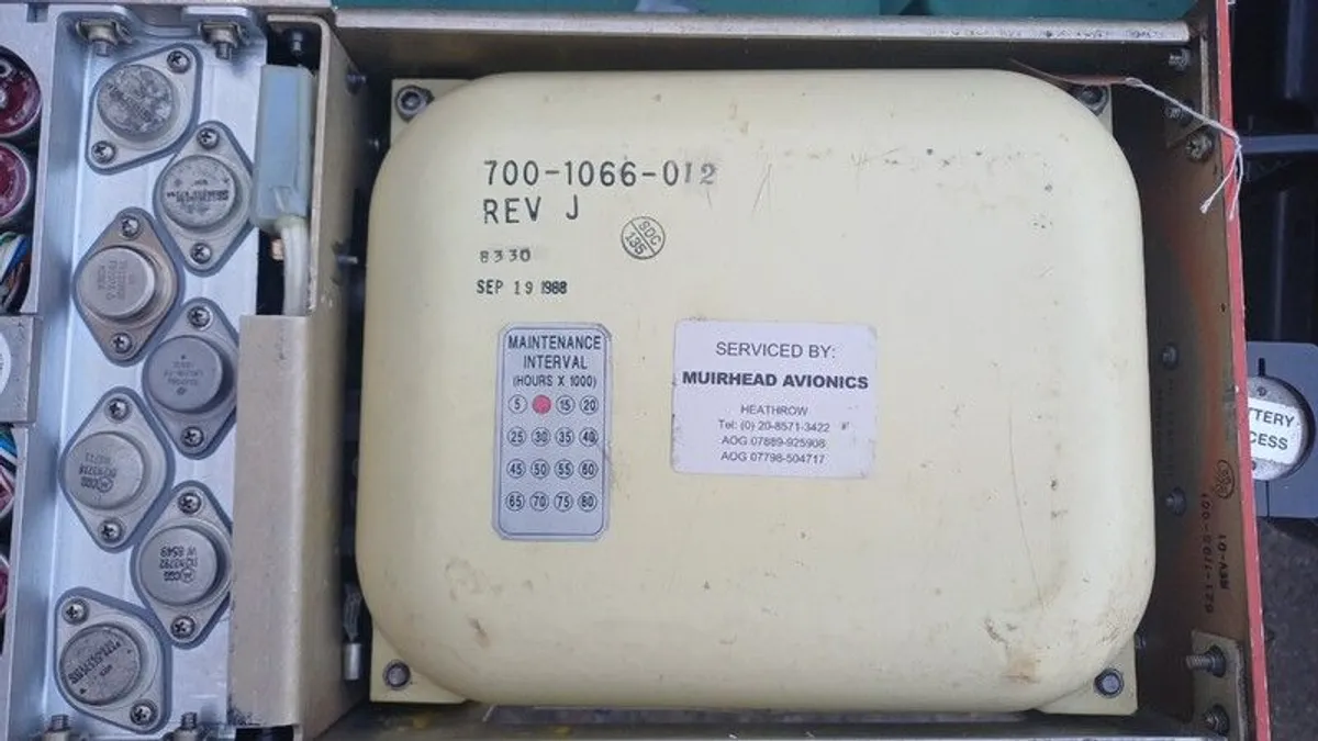 Coffee Table Black Box Flight Data recorder from a Cathay Pacific Boeing 747-400 - Image 2