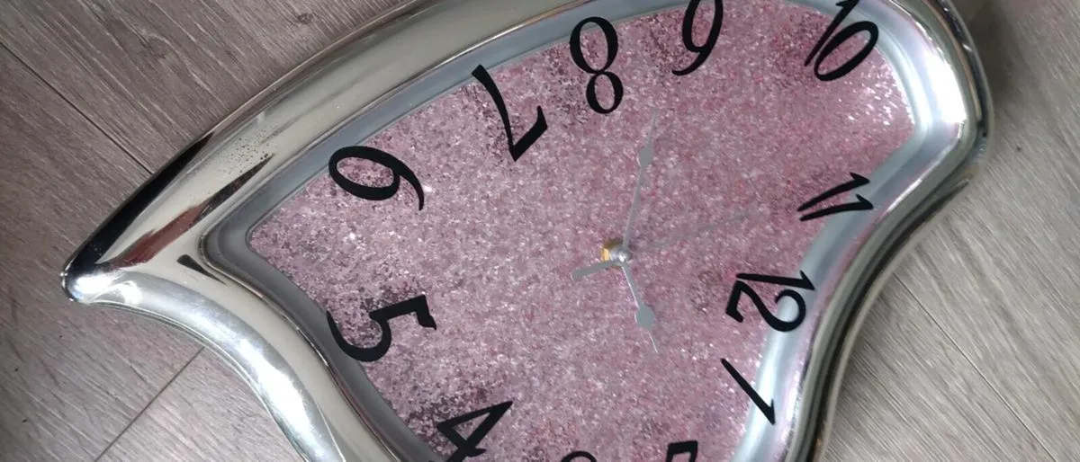 Pink glitter Silver wall clock - Image 2