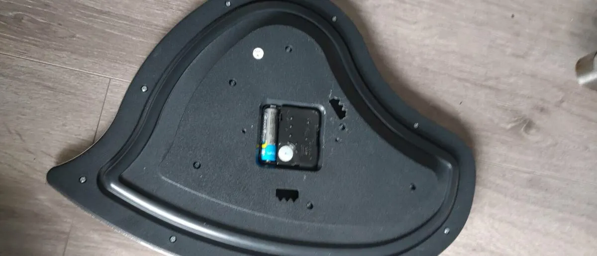 Pink glitter Silver wall clock - Image 3