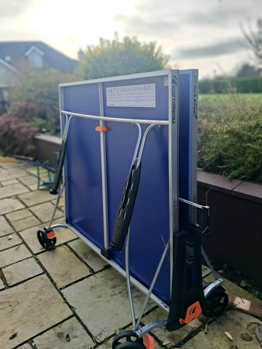 Table tennis table - Image 1