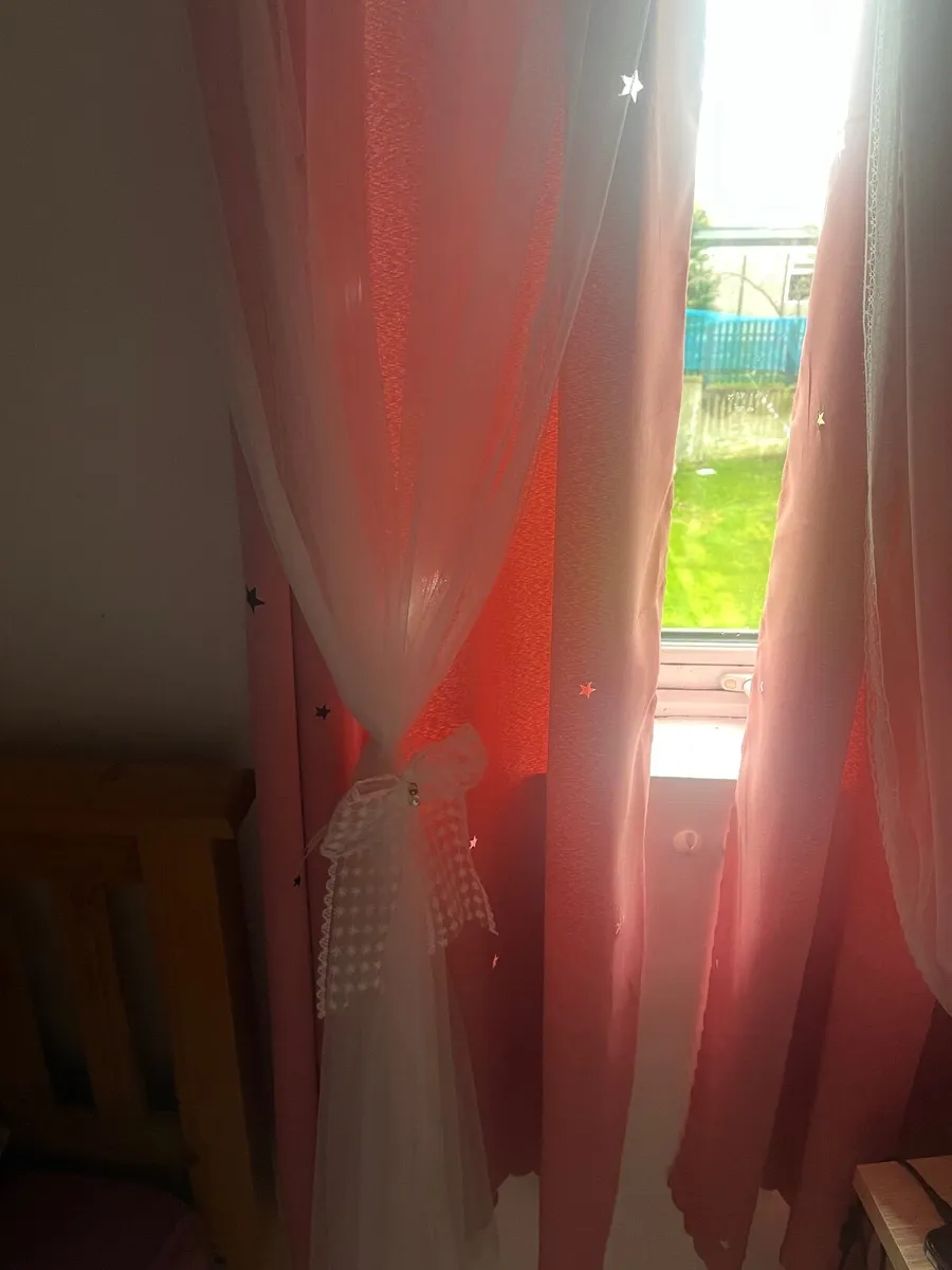 Curtains - Image 2