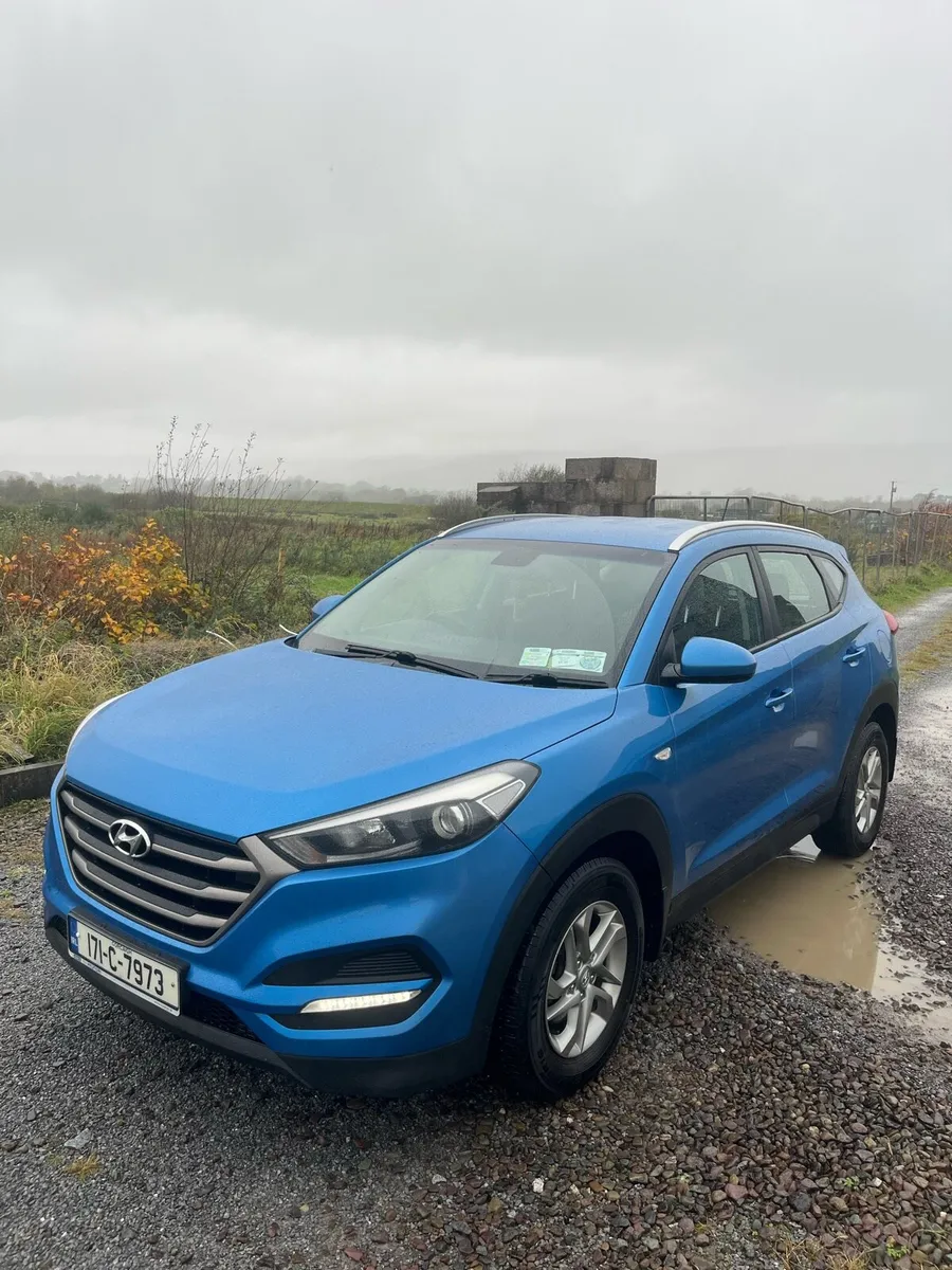 2017 Hyundia Tucson - Image 2