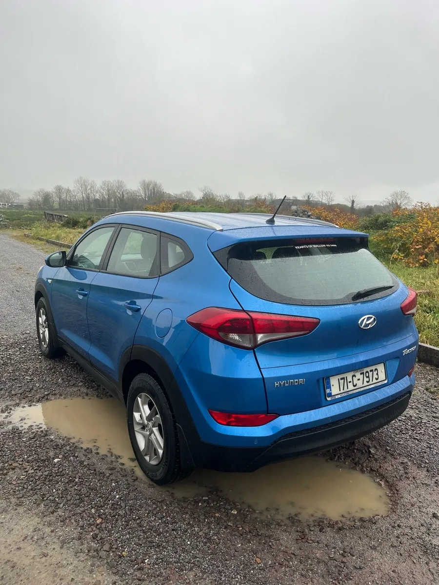 2017 Hyundia Tucson - Image 3