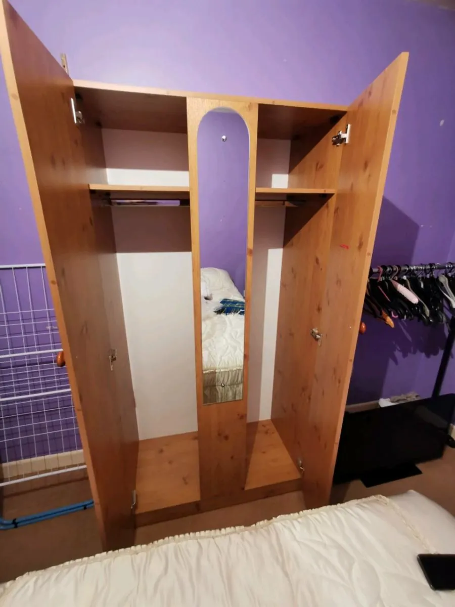 Bedroom furniture - Image 4