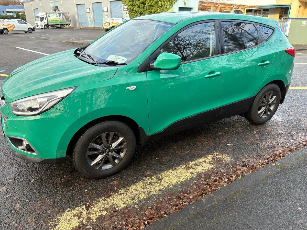 Hyundai Tuscan 2 seater commercial - Image 2