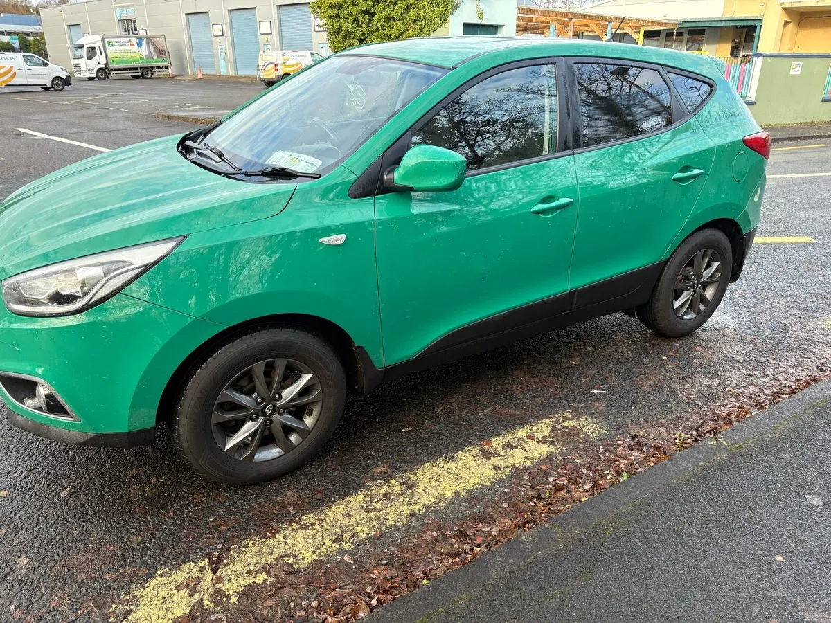 Hyundai Tuscan 2 seater commercial - Image 4