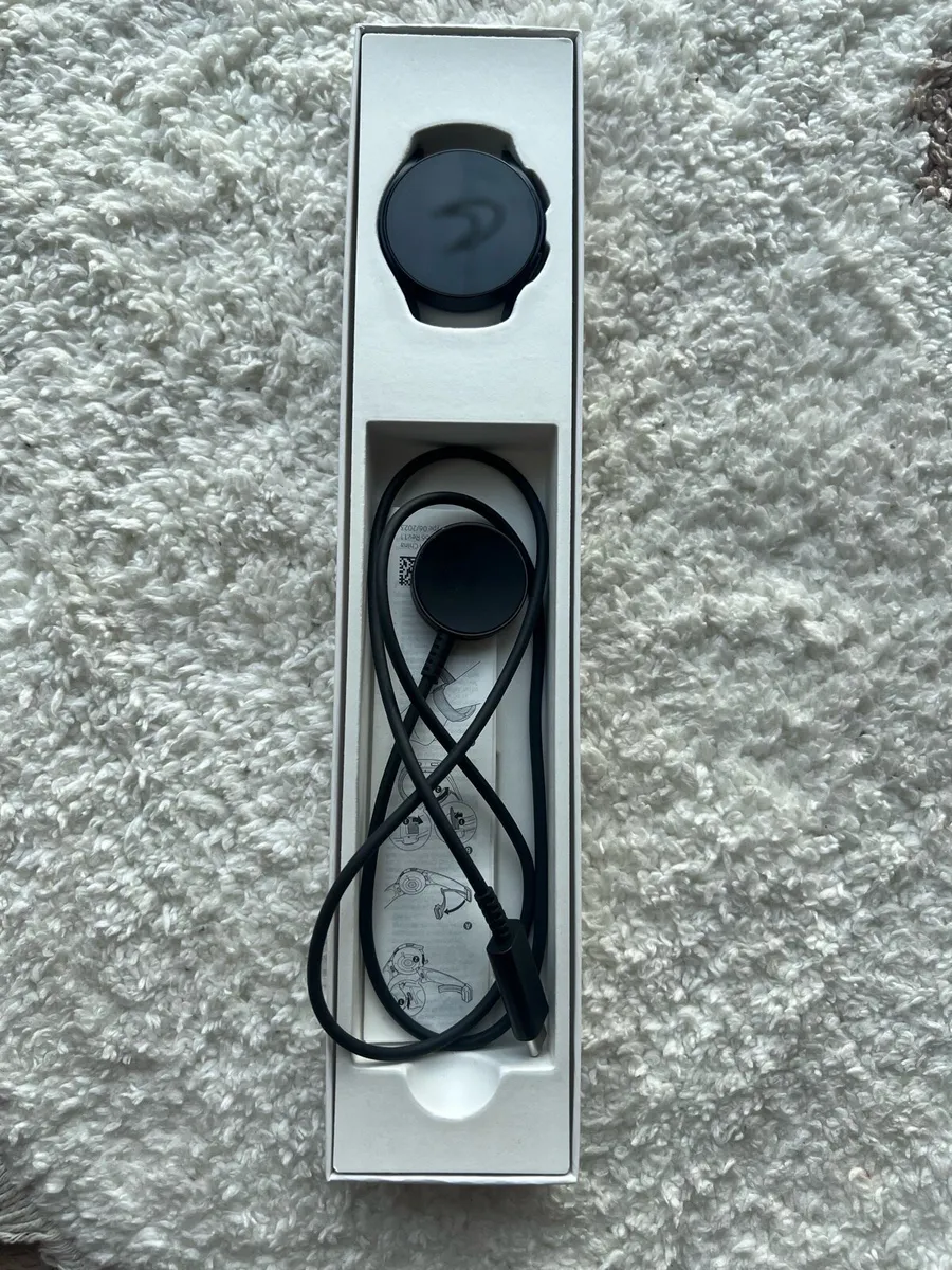 Samsung Galaxy Watch 6 (40mm) with strap like new - Image 3