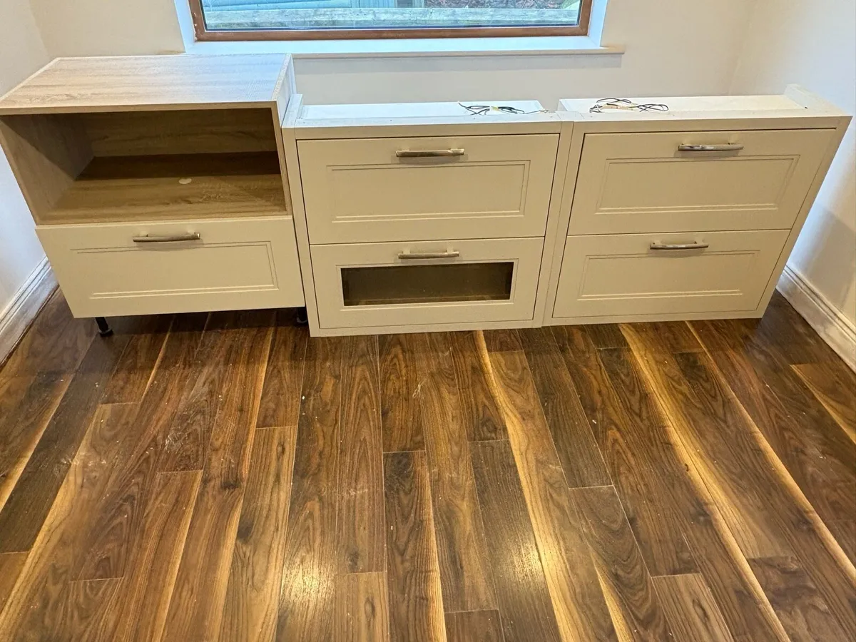 Ex display kitchen units - Image 1