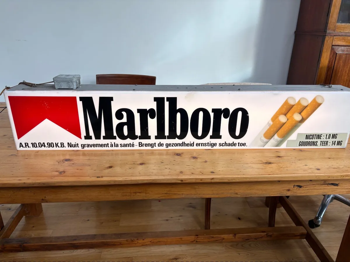Vintage Marlboro cigarettes light up sign - Image 1