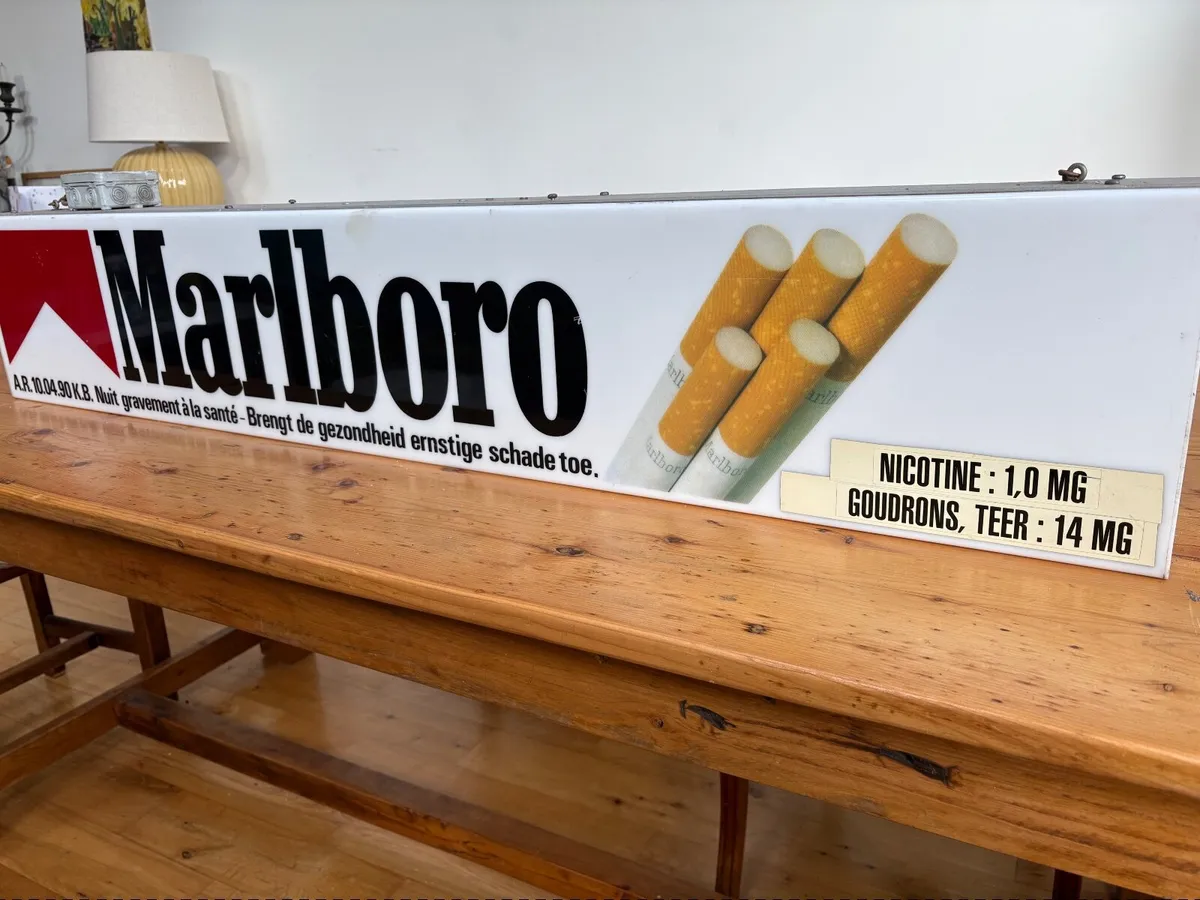Vintage Marlboro cigarettes light up sign - Image 2