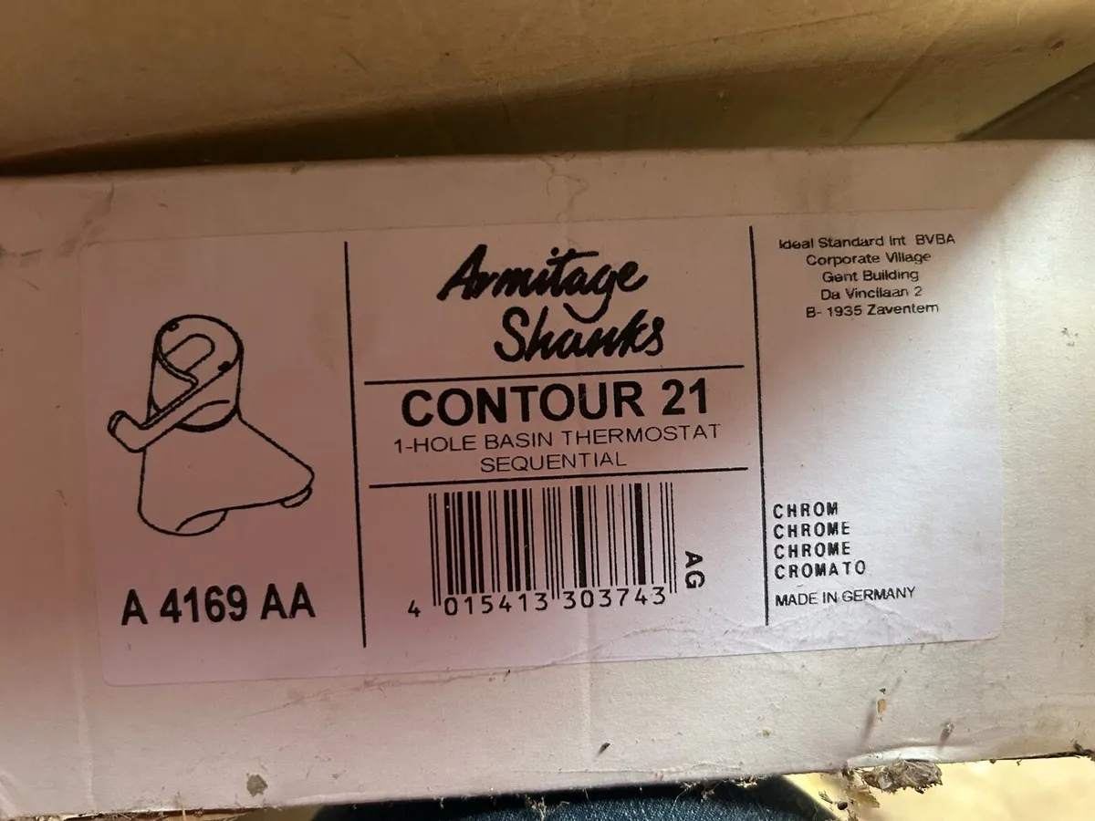 Wall hung sink - Image 1