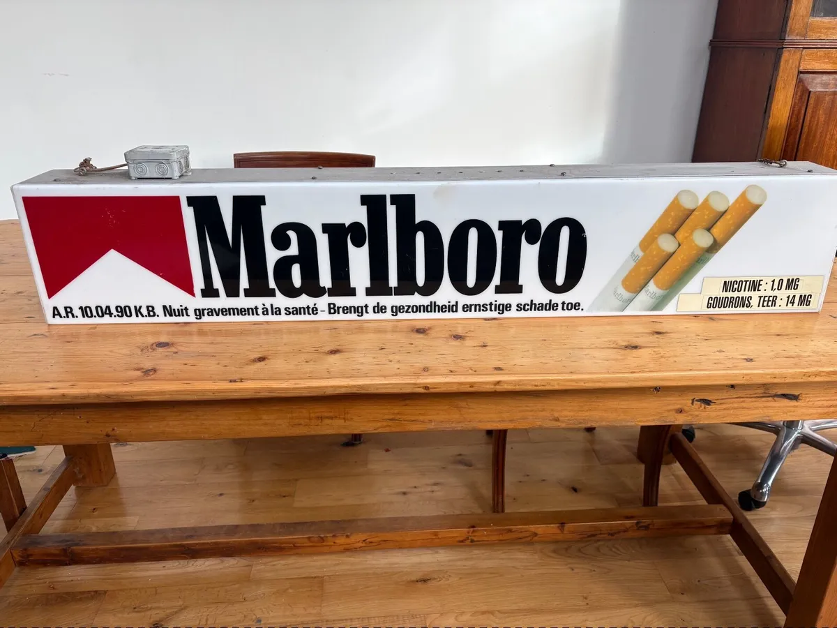 Vintage Marlboro cigarettes light up sign - Image 3