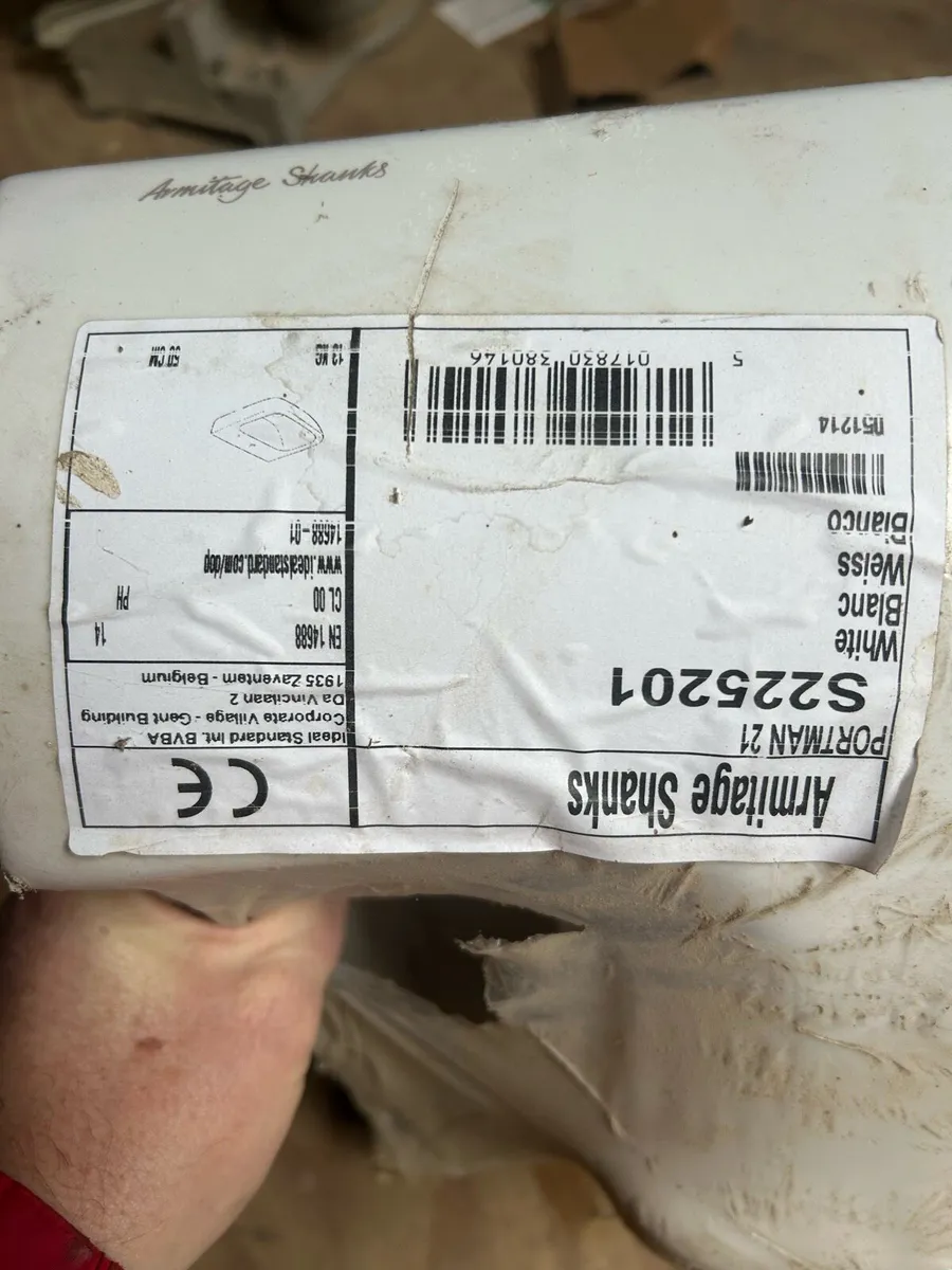 Wall hung sink - Image 2