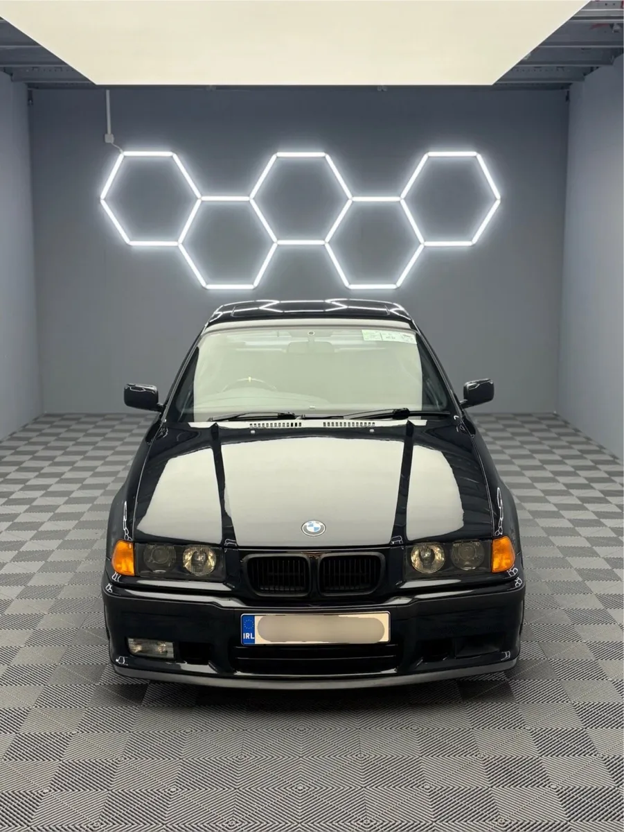 BMW E36 318is - Image 1