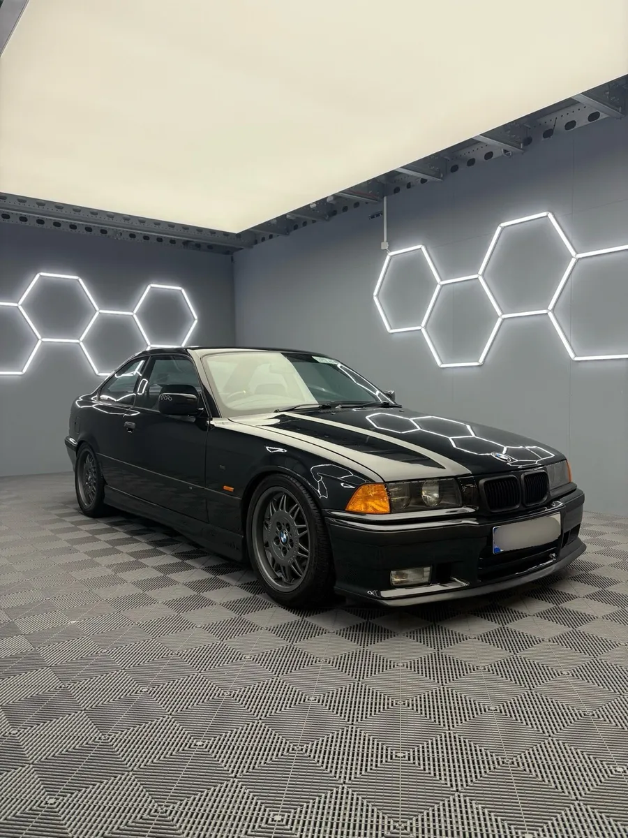 BMW E36 318is - Image 2