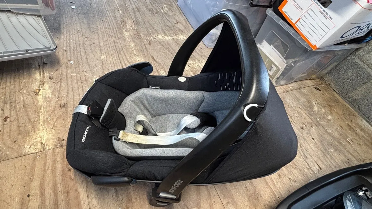 Maxi Cosi Pebble Plus + 2way Fix - Image 3