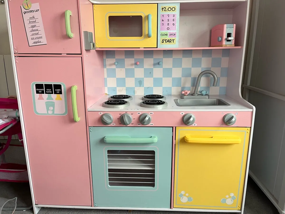 Child’s play kitchen - Image 2