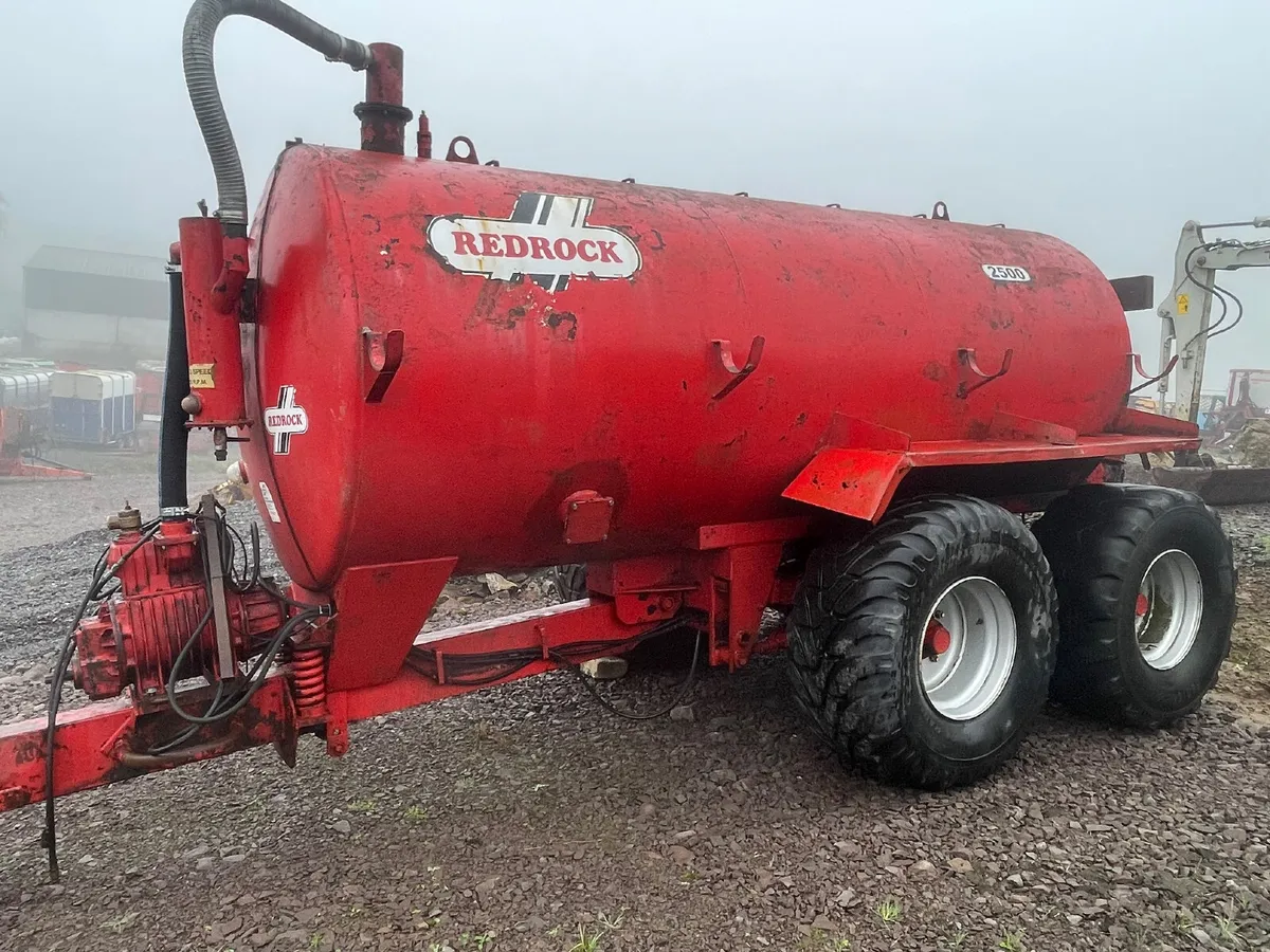Redrock 2500 gallon tanker - Image 1