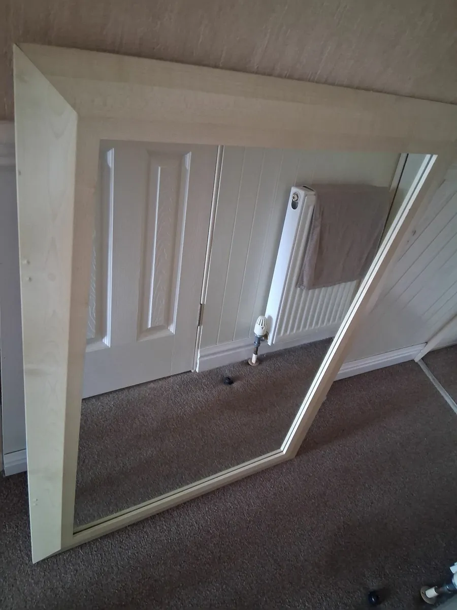 Mirror, tv stand and electric fire - Image 4