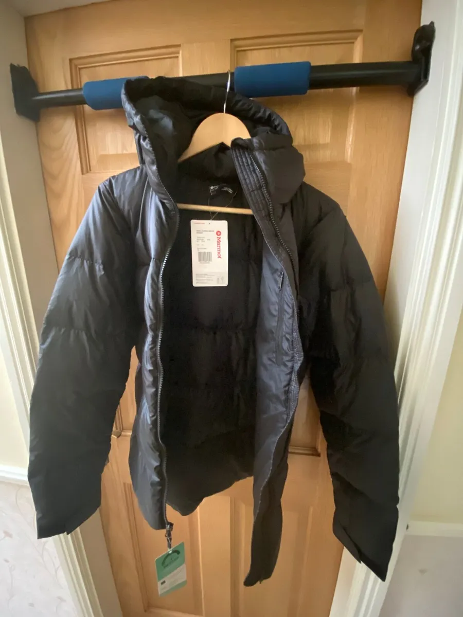 Marmot Women’s “Guides Down Hoody” — Black, Size M - Image 1