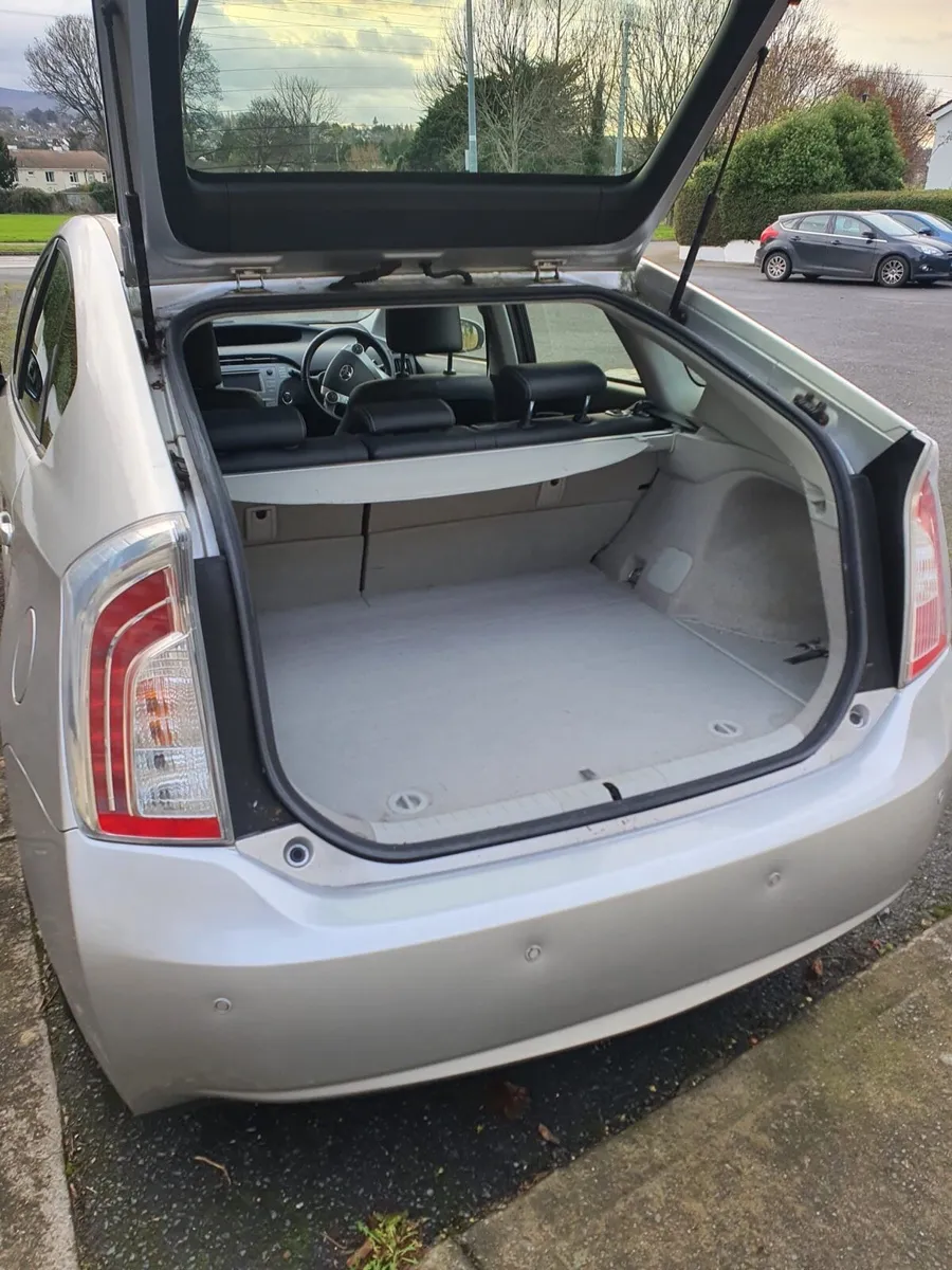 Toyota Prius 2013 Low milage - Image 4