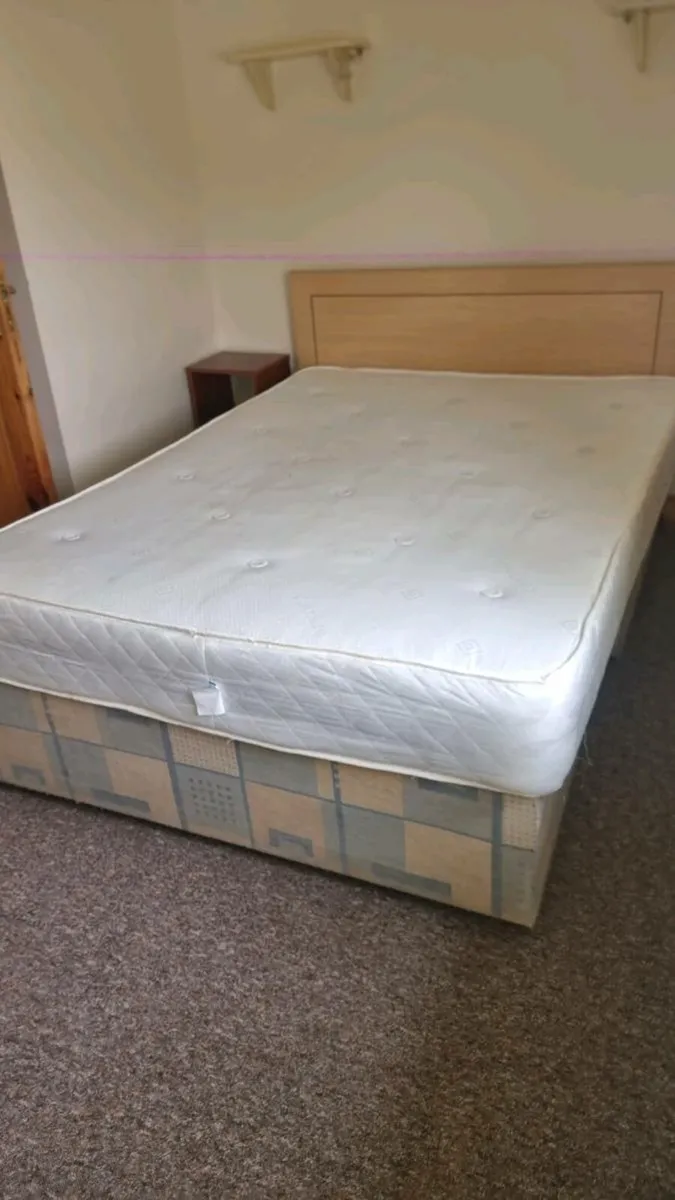 Bed and chest of drawers - Image 1