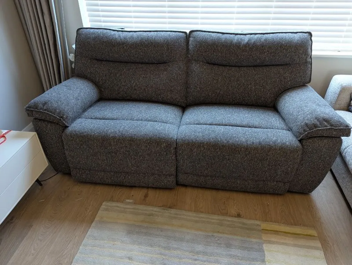 2.5 seater power reclining sofa - Image 1