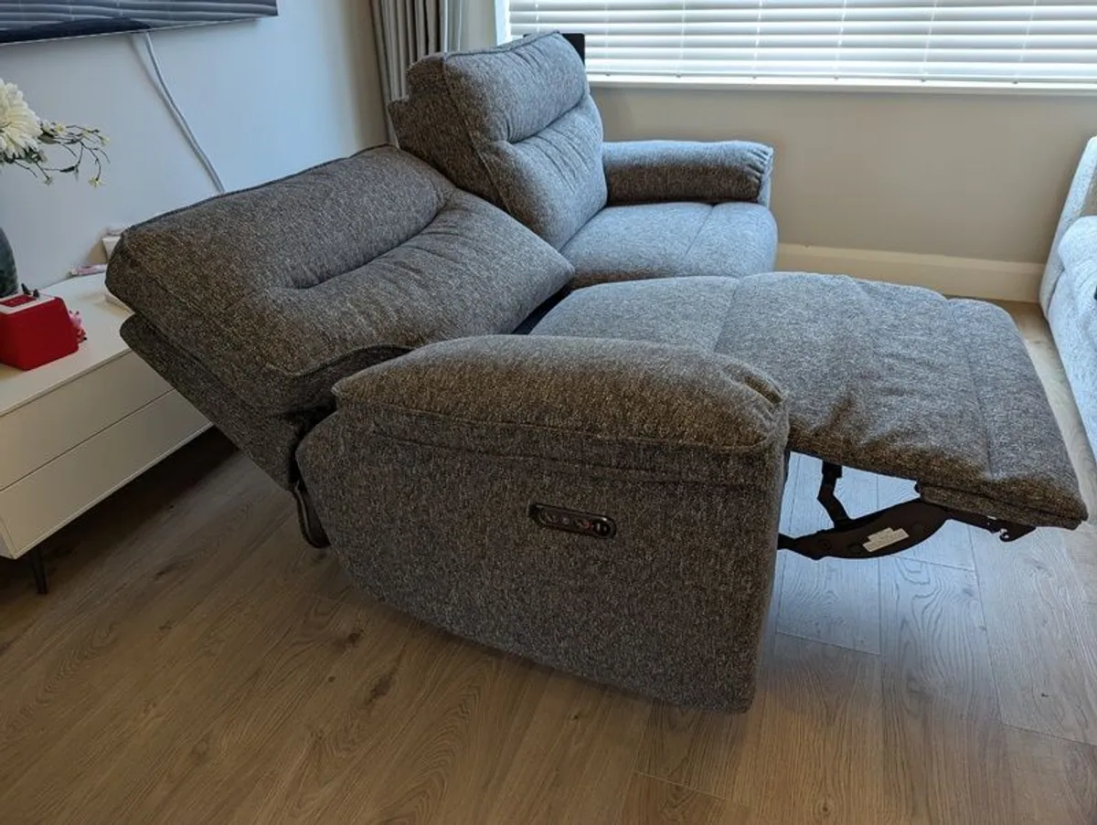 2.5 seater power reclining sofa - Image 2