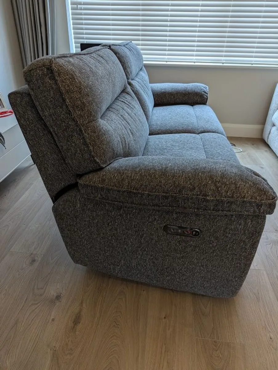 2.5 seater power reclining sofa - Image 3