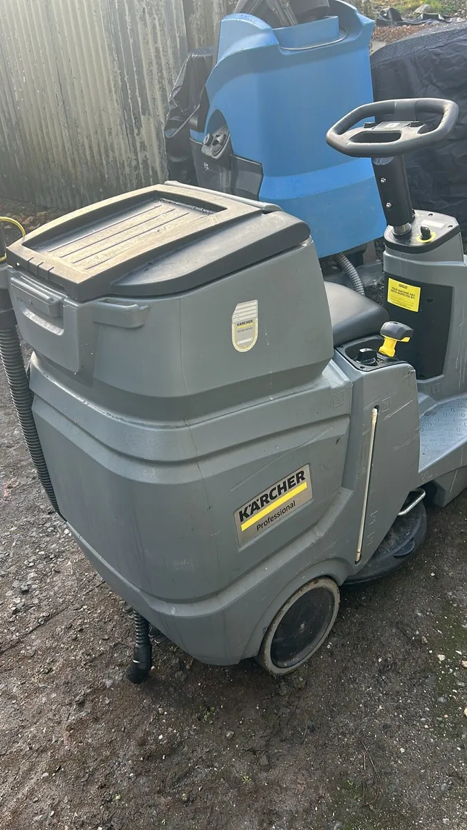 Karcher ride on scrubber dryer - Image 1