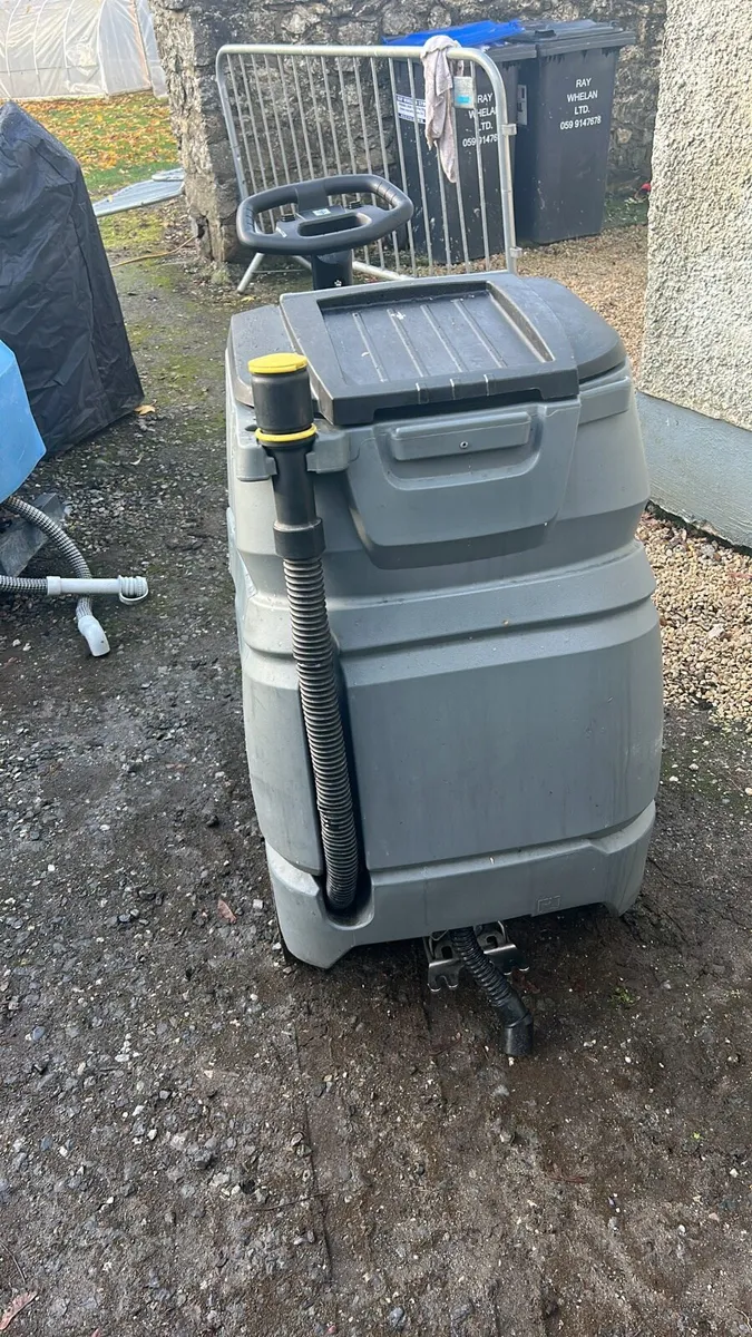 Karcher ride on scrubber dryer - Image 2