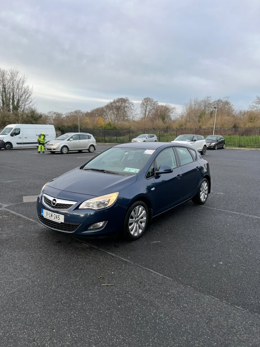 Opel Astra 2011 - Image 3