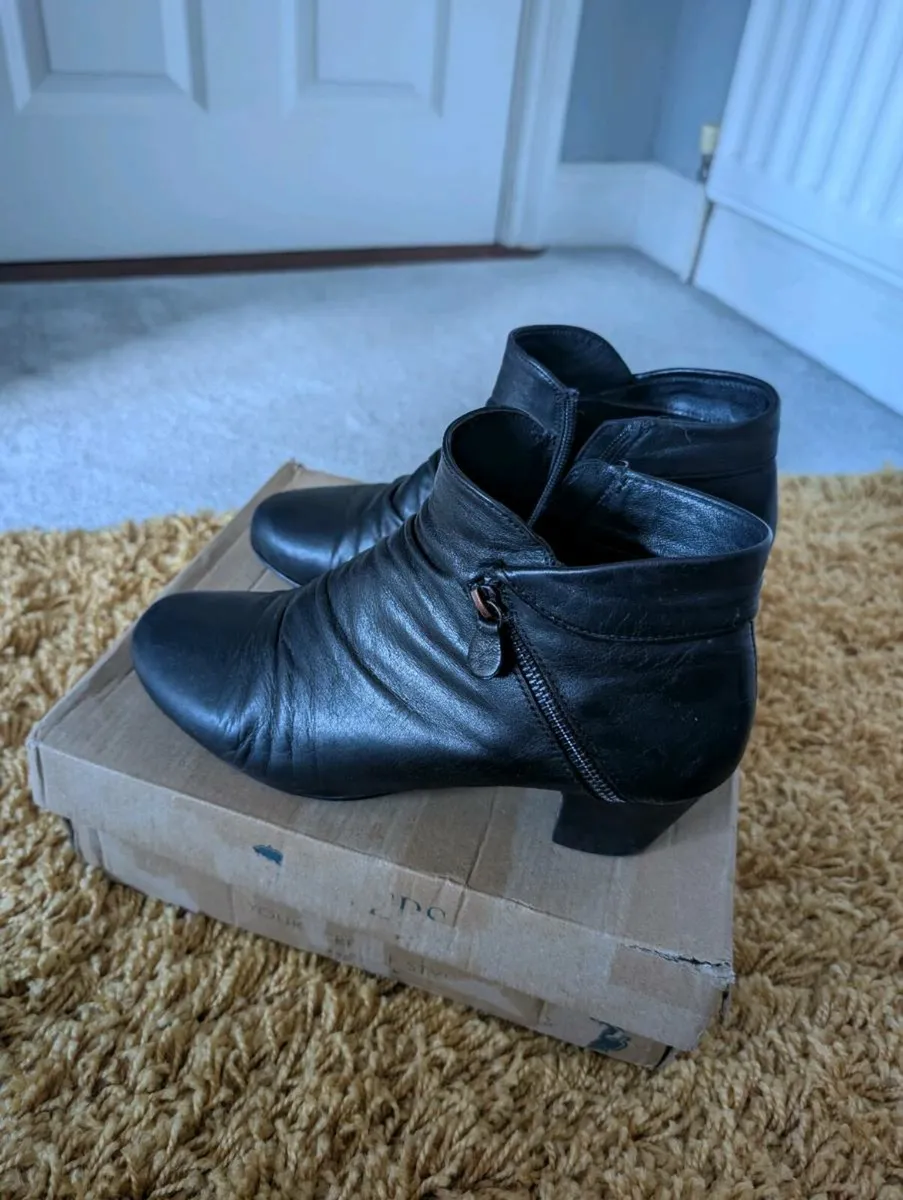 Black ankle boots - Image 3