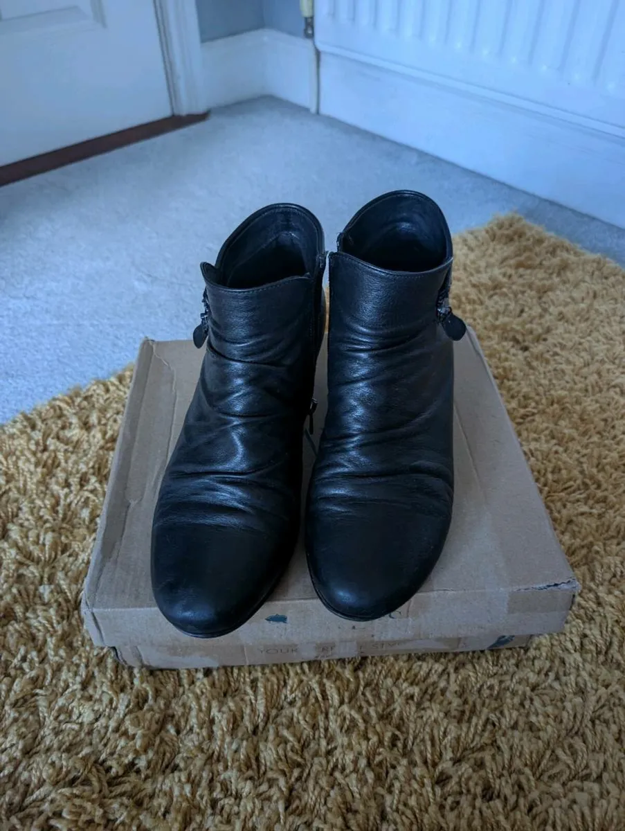 Black ankle boots - Image 4