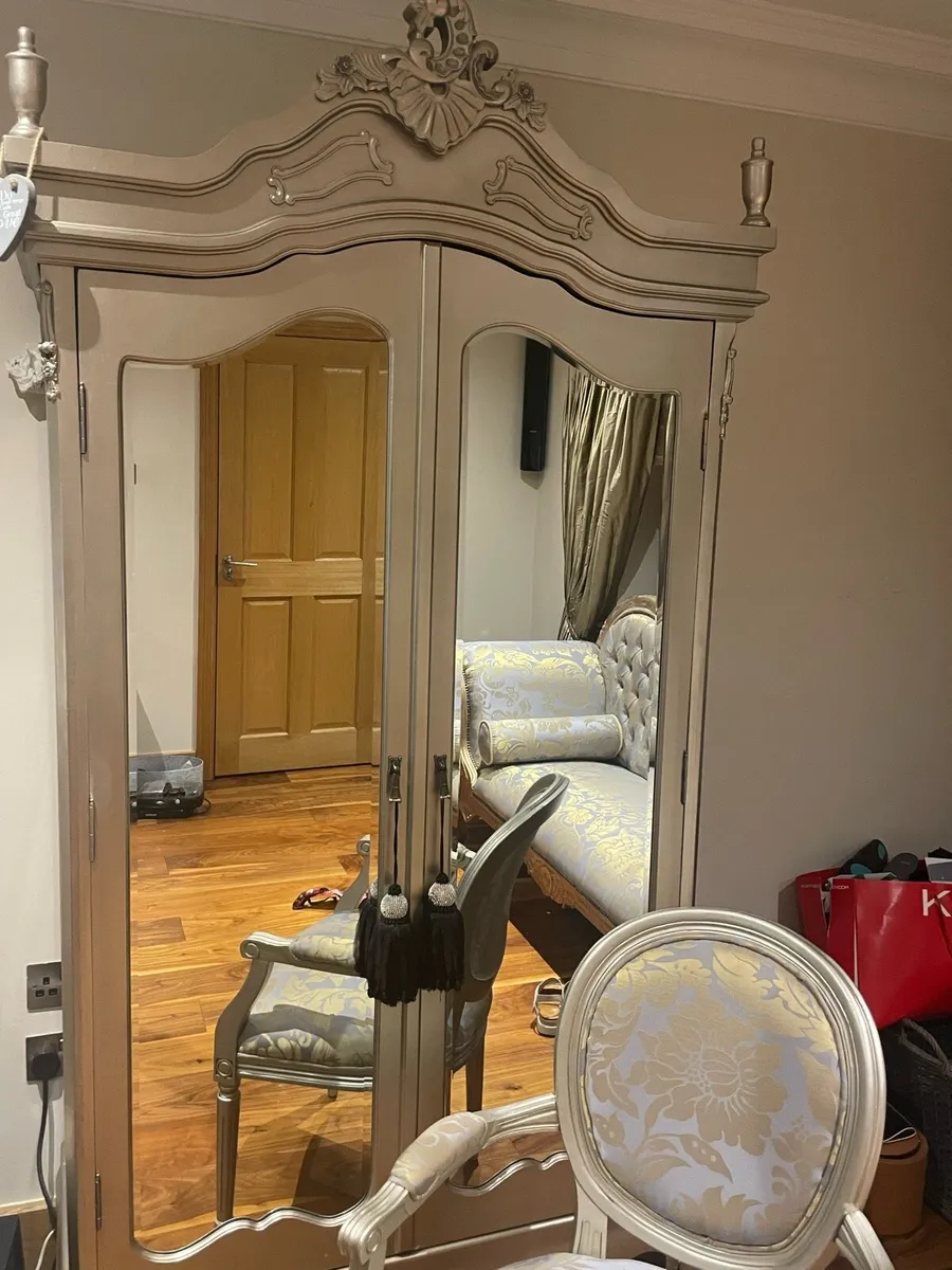 French style wardrobe same as new - Image 1