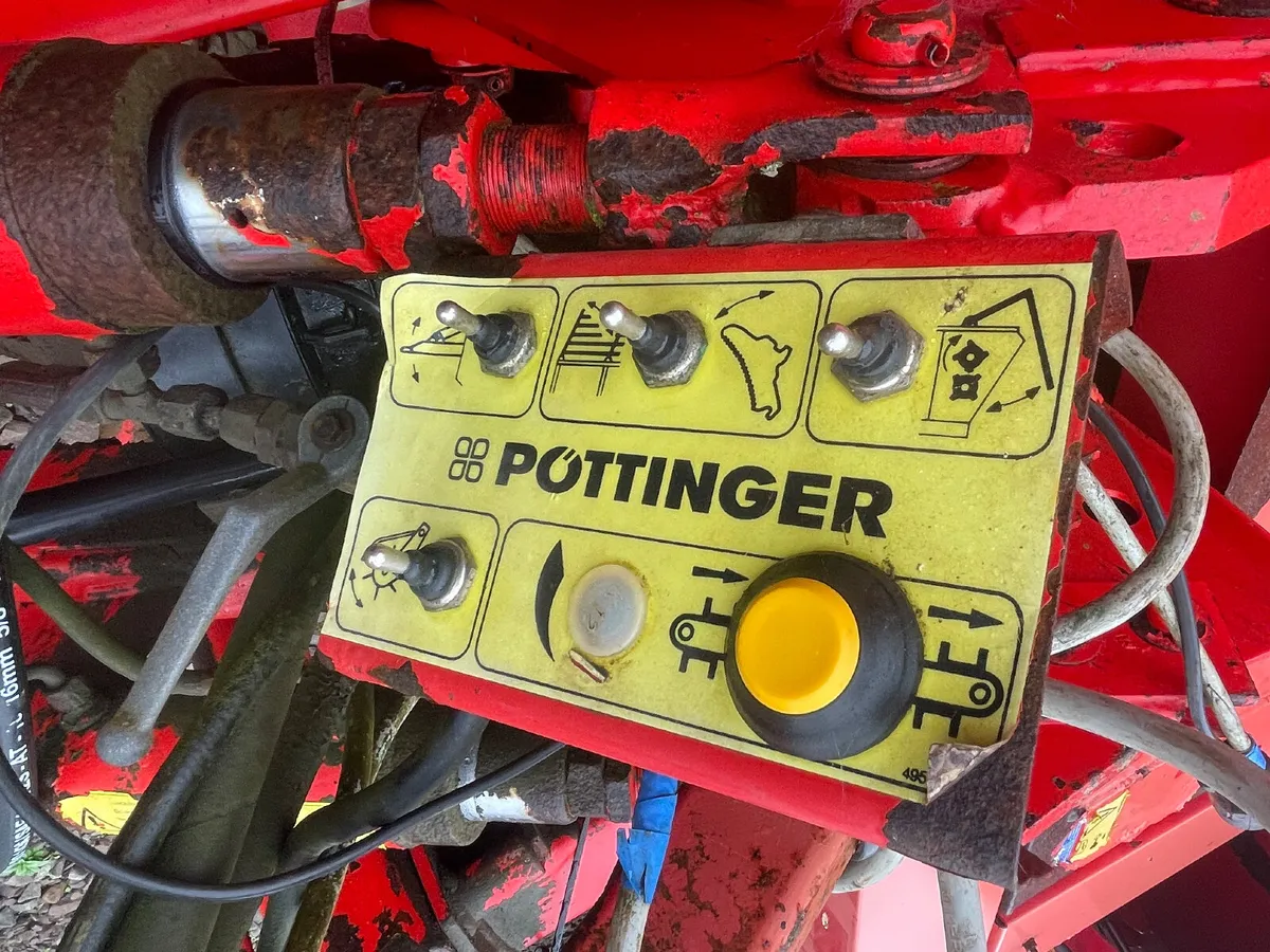 Pottinger silage wagaon - Image 3