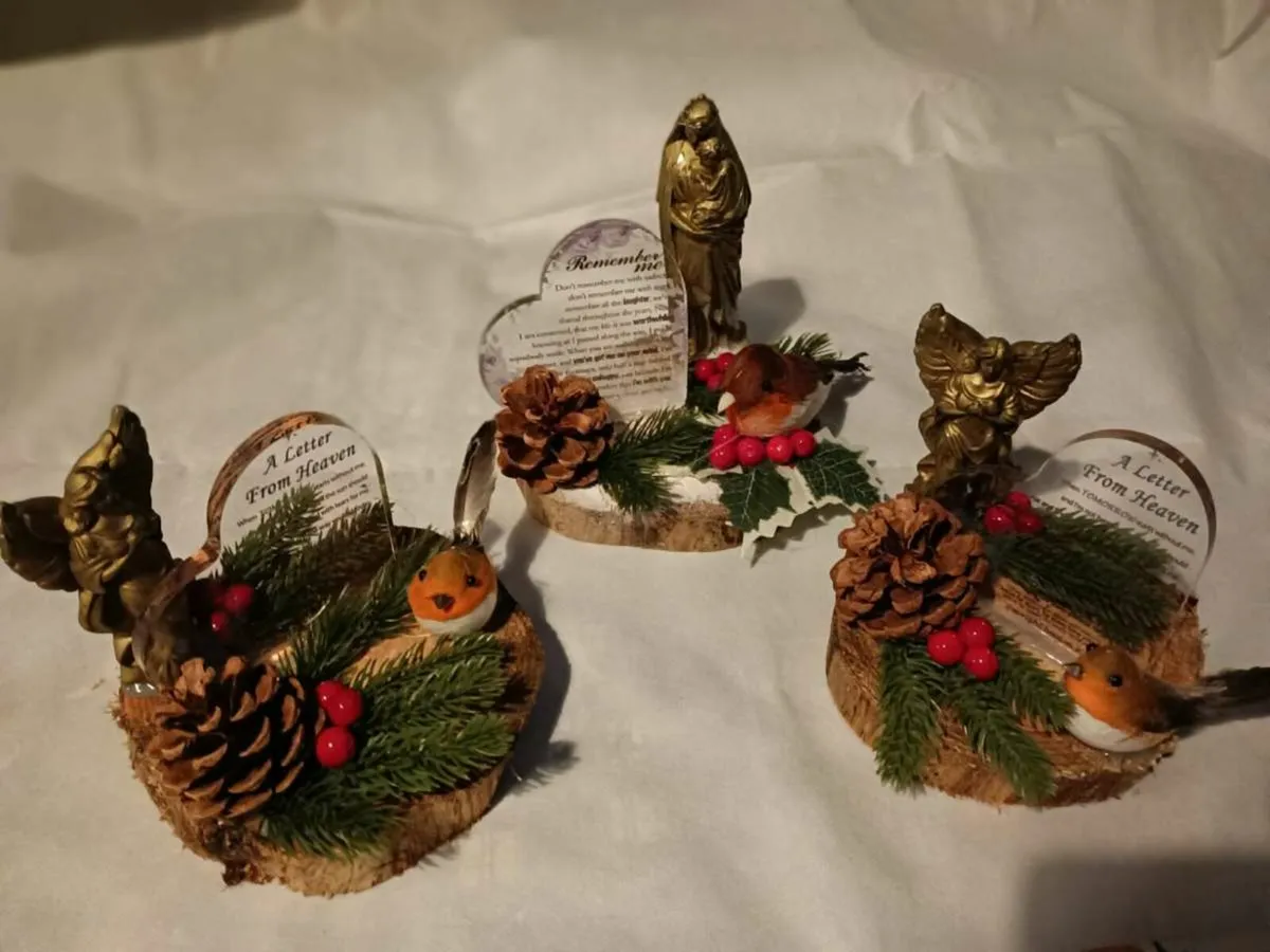 Snowman and grave ornaments - Image 1