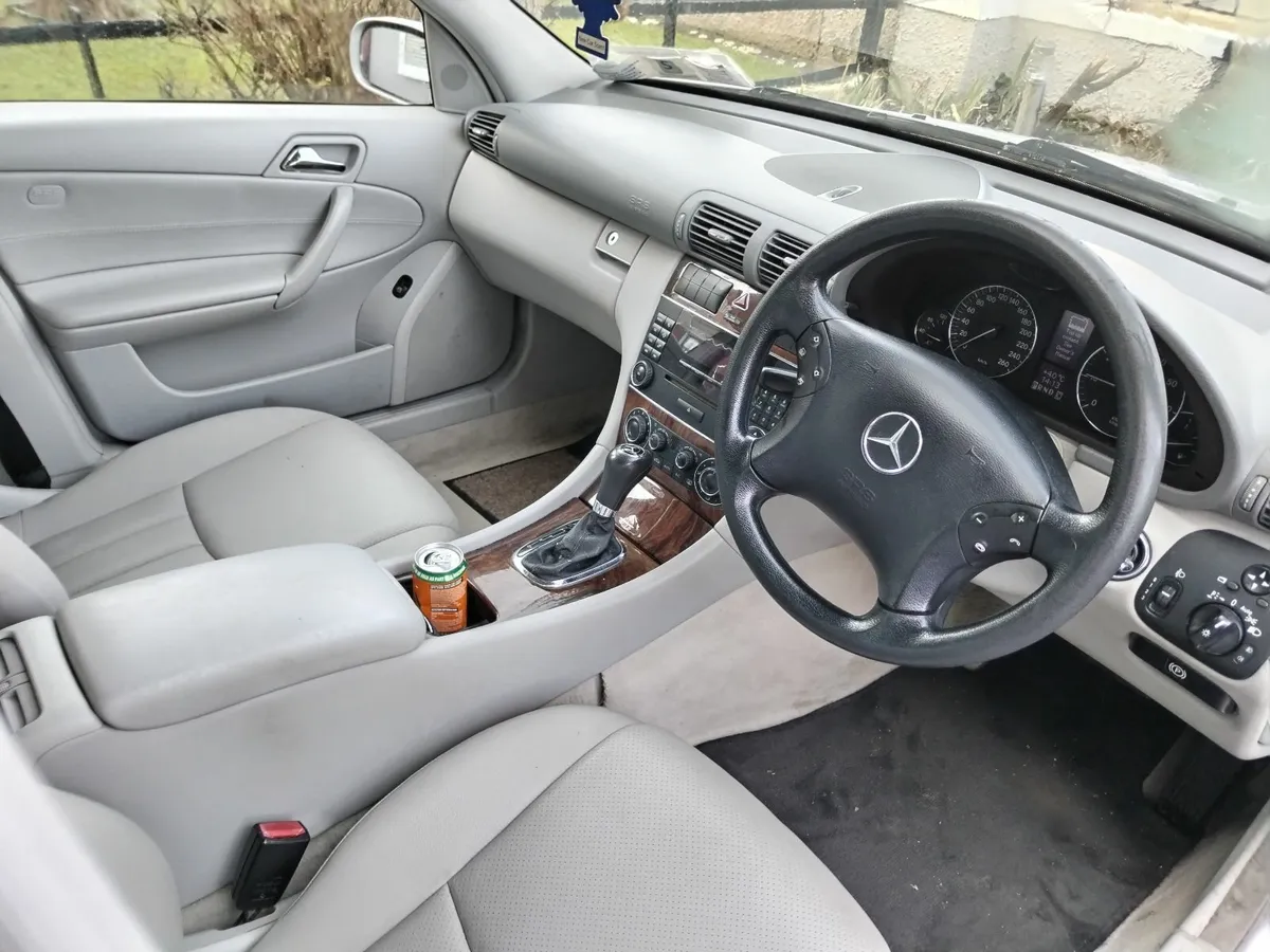 Mercedes-Benz C-Class 2007 - Image 3