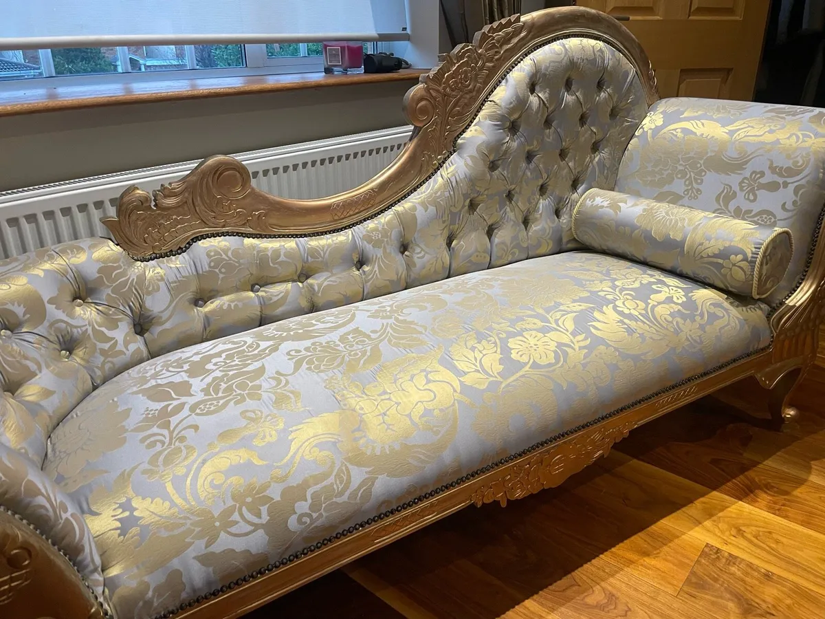 Chaise  in gold - Image 1