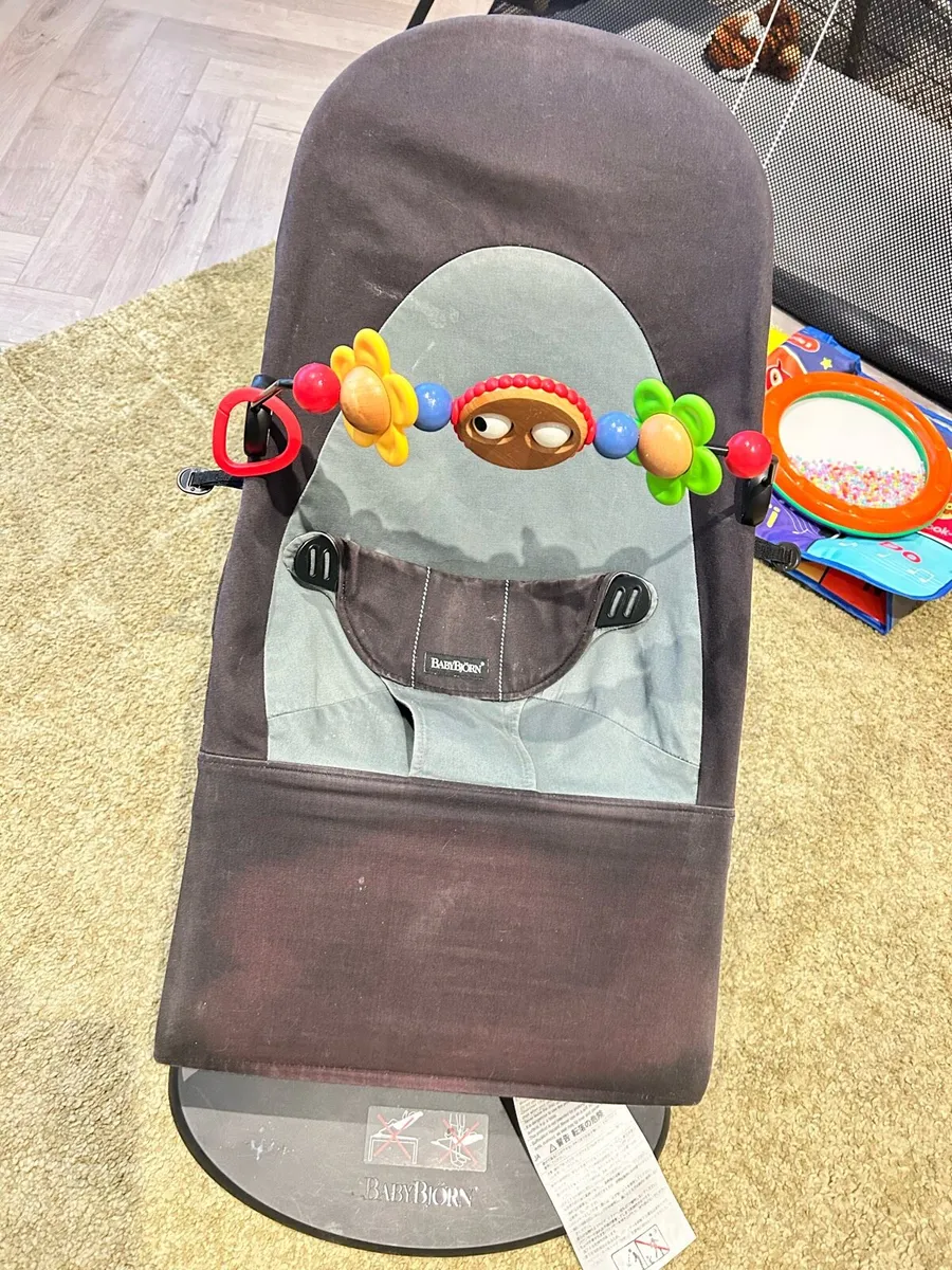Baby bjorn bouncer with toy bar - Image 2