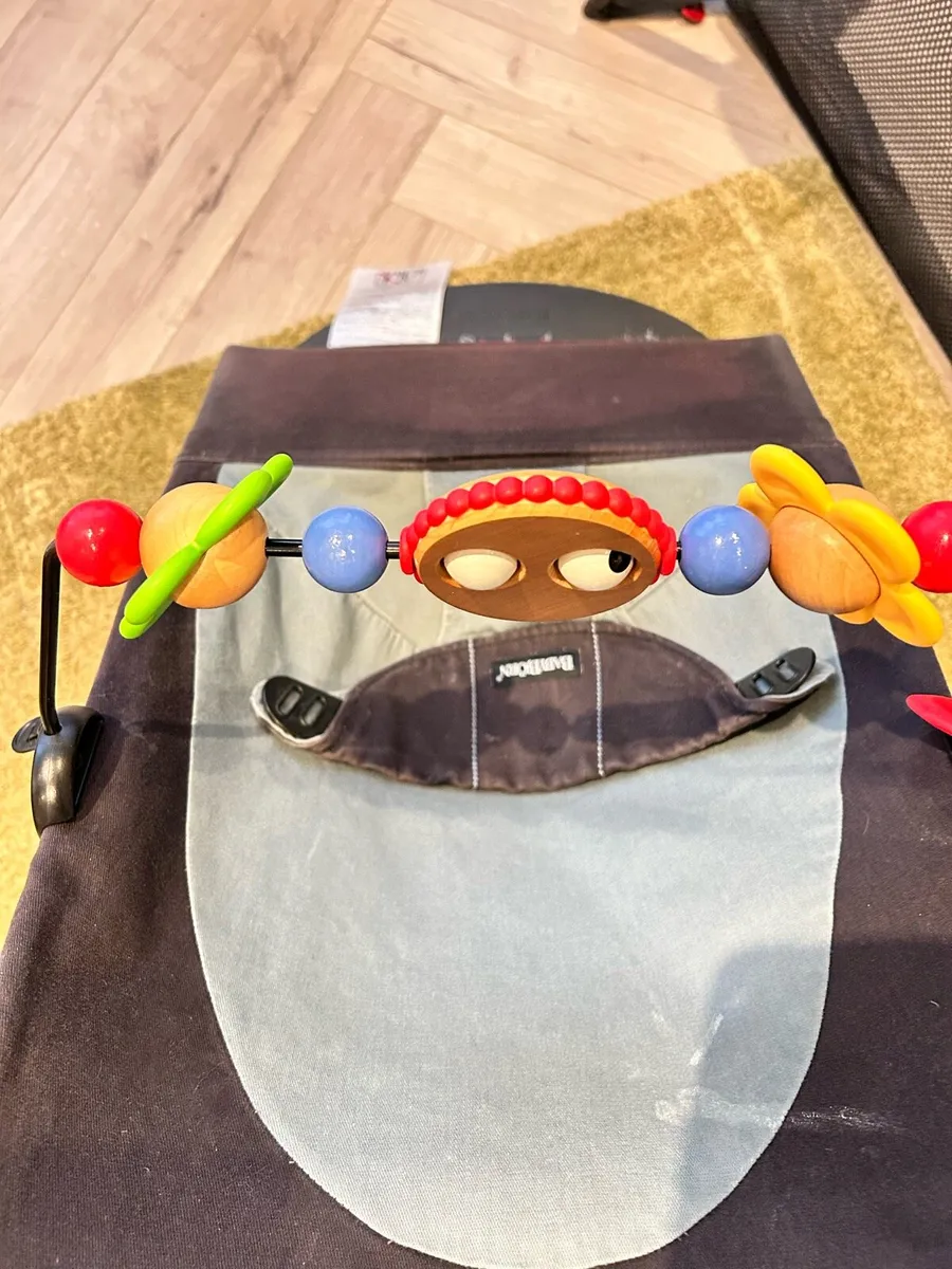 Baby bjorn bouncer with toy bar - Image 3