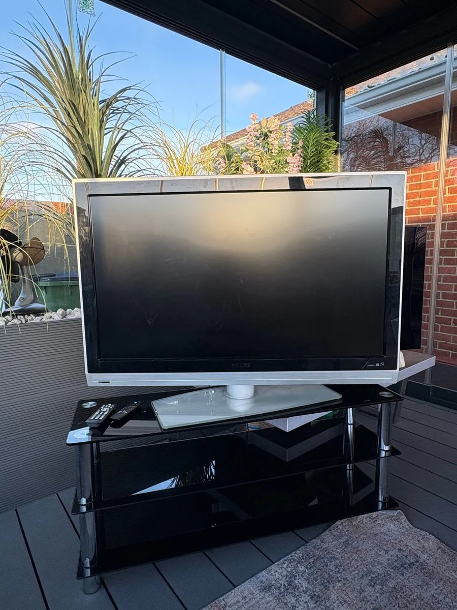42” Philips TV + Stand