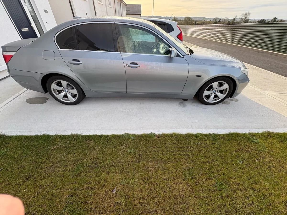 BMW 523i - Image 2