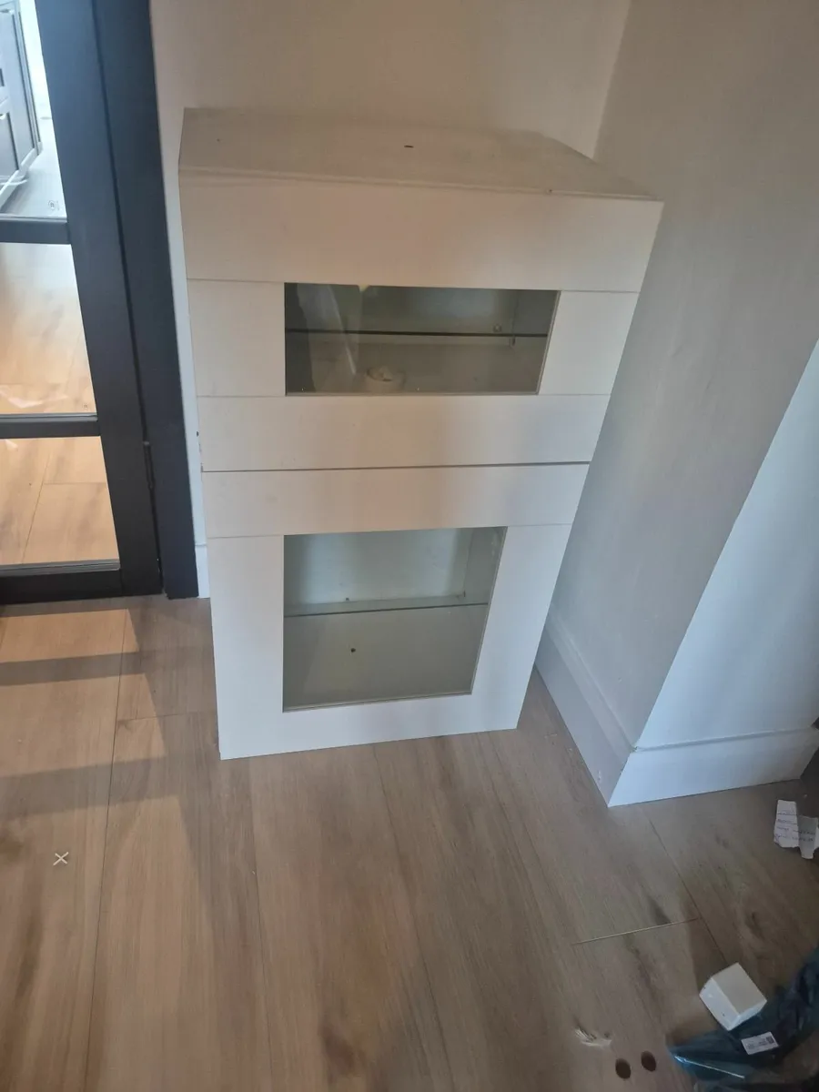 White units with glass doors - Image 2